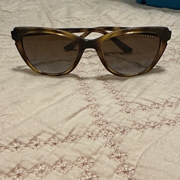 Vogue Polarized Sunglasses - Picture 2 of 4